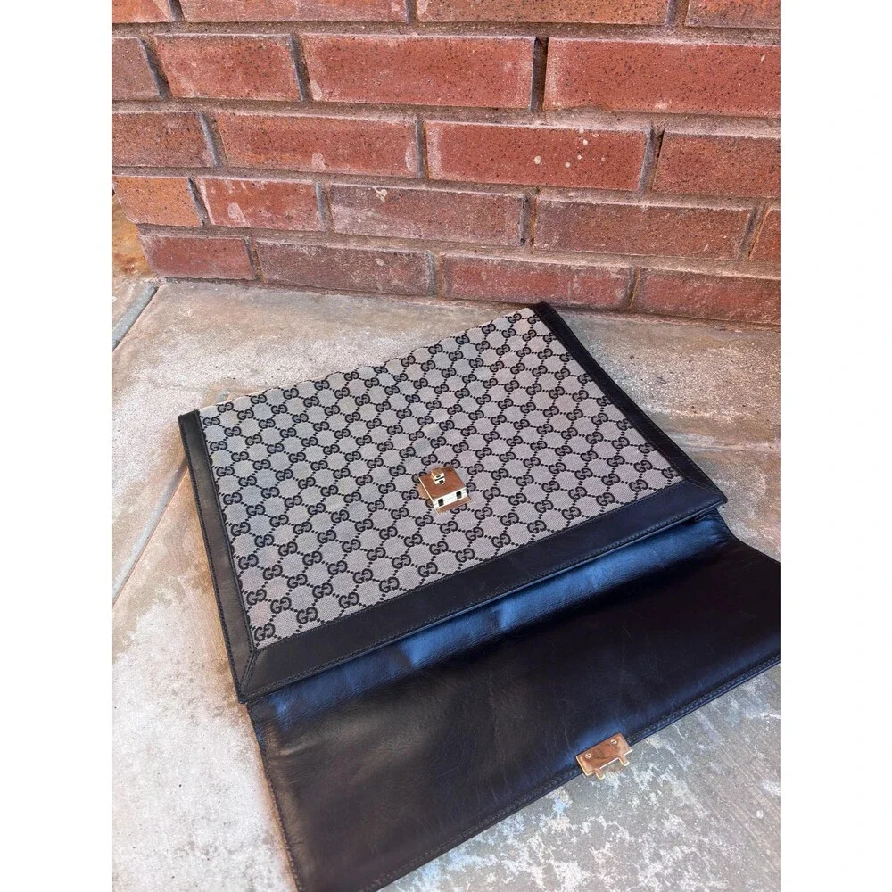 Gucci this logo